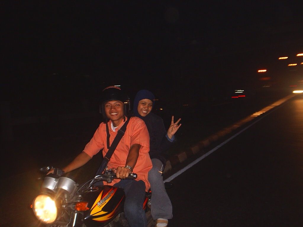 Makan-makan di kost Amel — Mei 2005 (2)