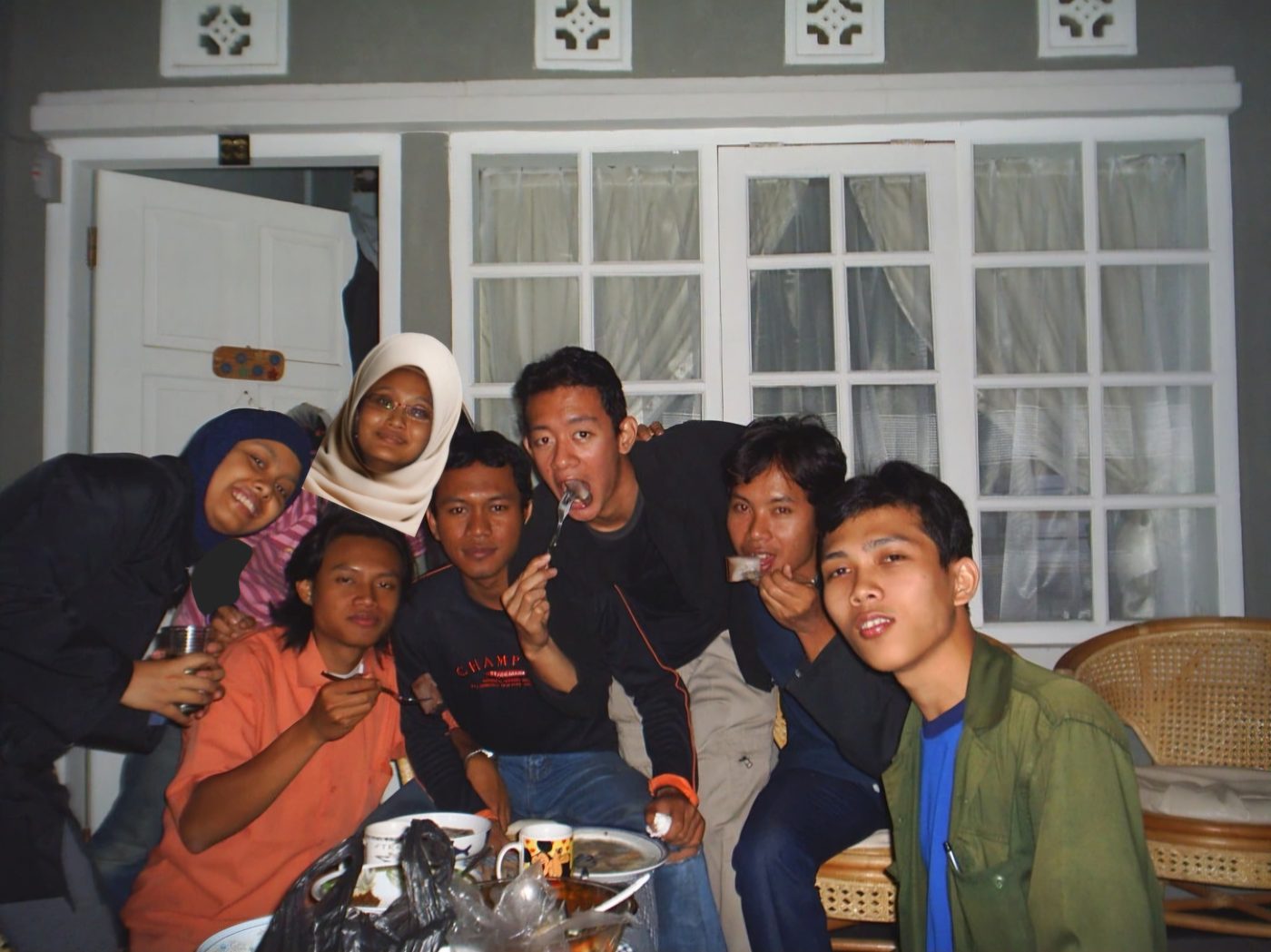 Makan-makan di kost Amel — Mei 2005 (5)