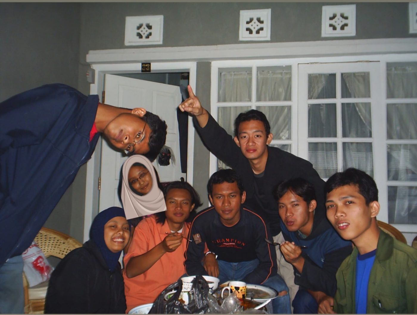 Makan-makan di kost Amel — Mei 2005 (8)