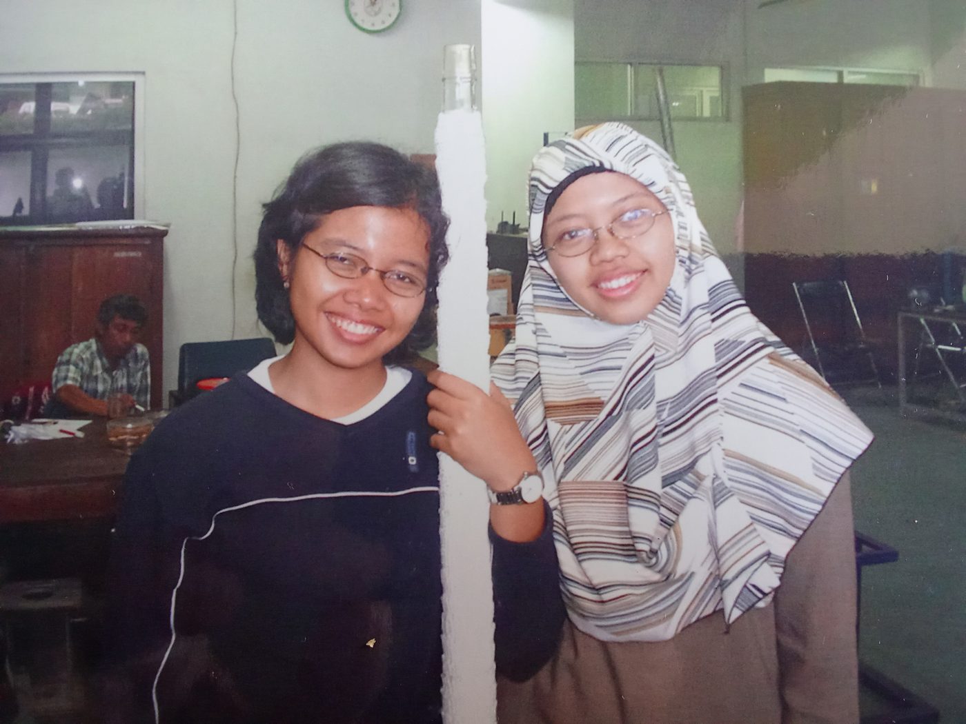 Tanti dan Farhat bikin alat penelitian