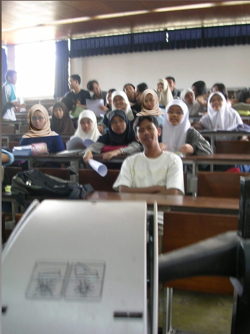 Di ruang kuliah (2)